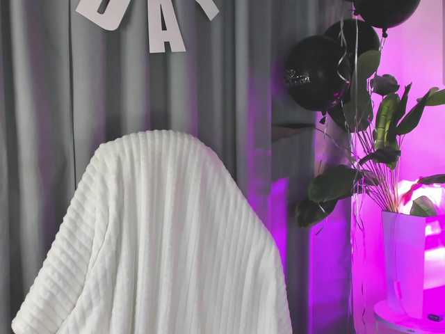 le modèle IceStrawberry est en webcam porno dans un show sur le site bongacams, il possède les tags suivants: White/Caucasian,Blonde,Trimmed