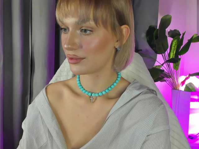 IceStrawberry live cam on BongaCams