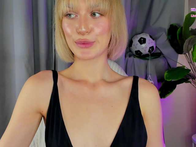 IceStrawberry live cam on BongaCams