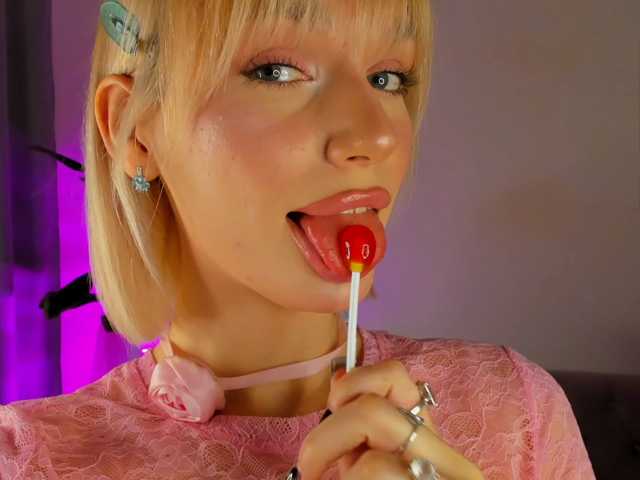 IceStrawberry live cam on BongaCams