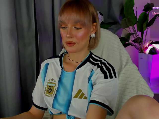 IceStrawberry live cam on BongaCams
