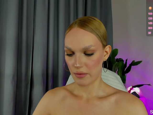 IceStrawberry live cam on BongaCams