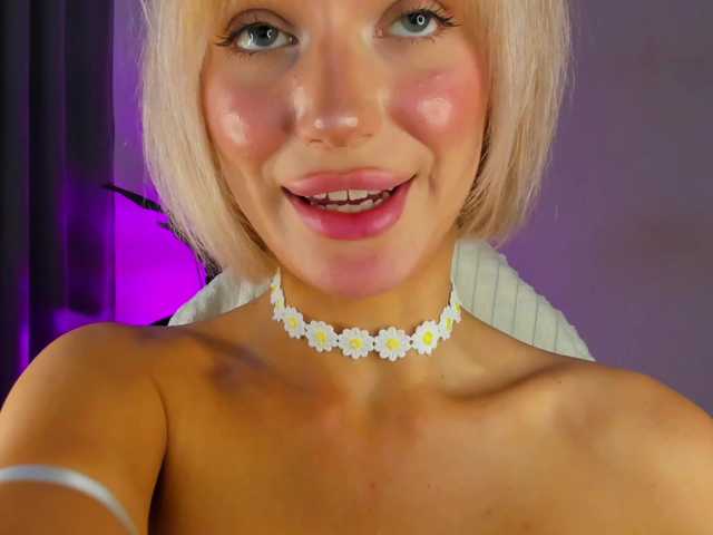 IceStrawberry live cam on BongaCams