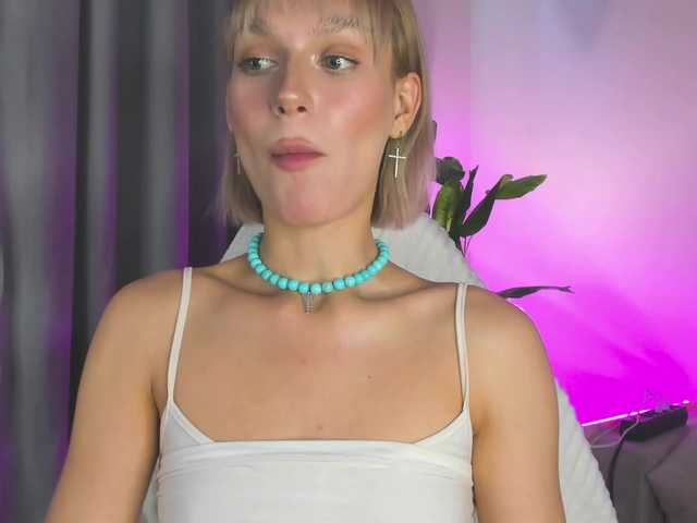 IceStrawberry live cam on BongaCams