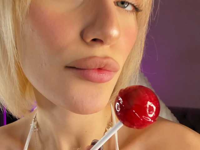 IceStrawberry live cam on BongaCams