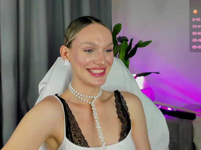 IceStrawberry live cam on BongaCams