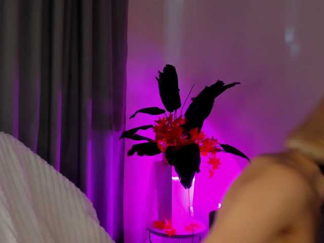IceStrawberry live cam on BongaCams
