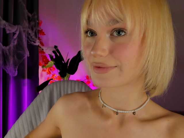 IceStrawberry live cam on BongaCams