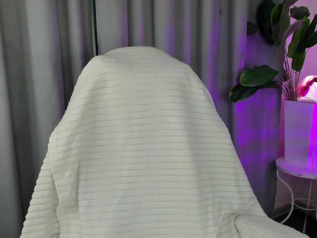 IceStrawberry live cam on BongaCams