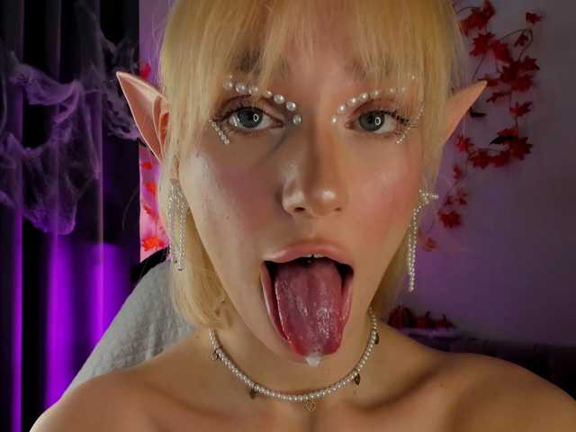 IceStrawberry live cam on BongaCams