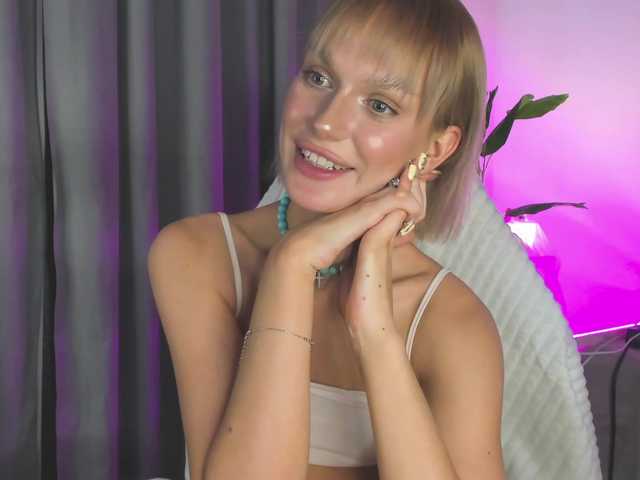 IceStrawberry live cam on BongaCams