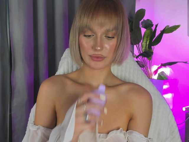 IceStrawberry live cam on BongaCams