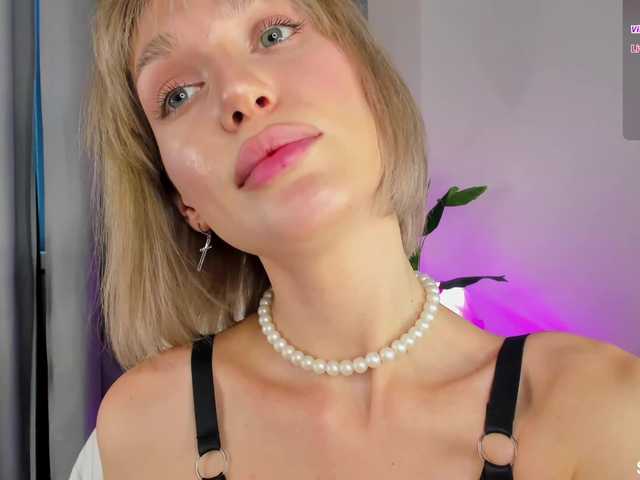 IceStrawberry live cam on BongaCams
