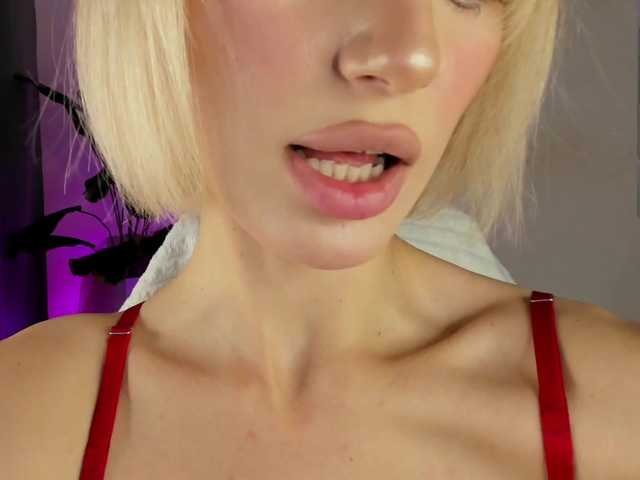 IceStrawberry live cam on BongaCams