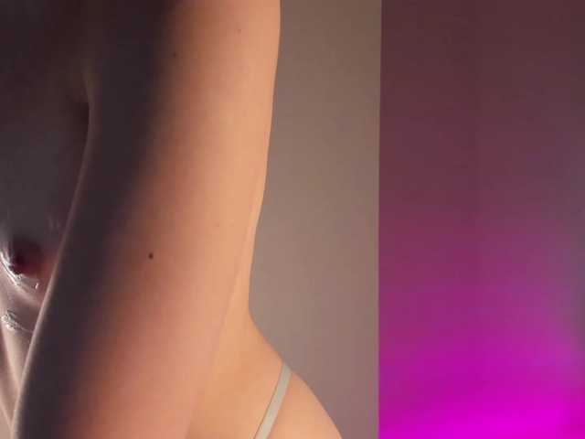 IceStrawberry live cam on BongaCams