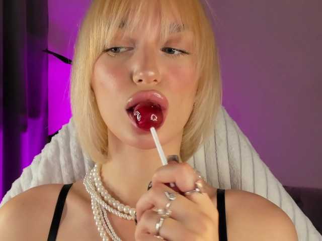 IceStrawberry live cam on BongaCams