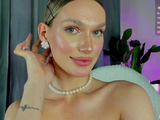 IceStrawberry live cam on BongaCams