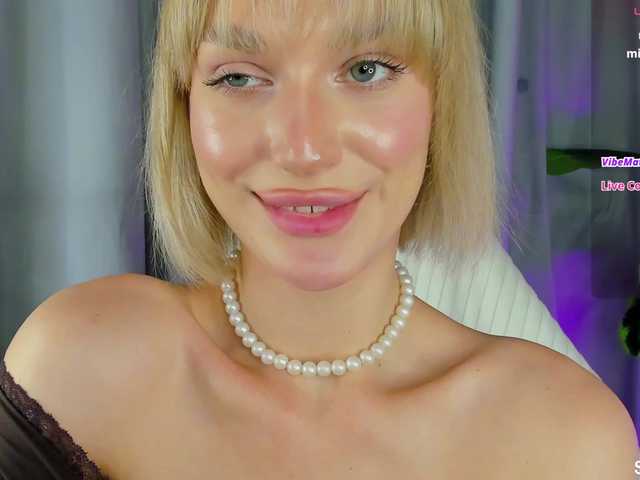 IceStrawberry live cam on BongaCams