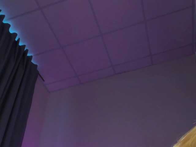 IceStrawberry live cam on BongaCams