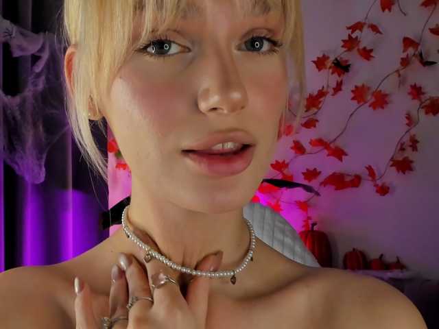 IceStrawberry live cam on BongaCams