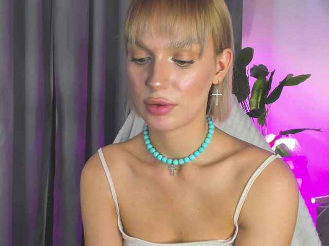 IceStrawberry live cam on BongaCams