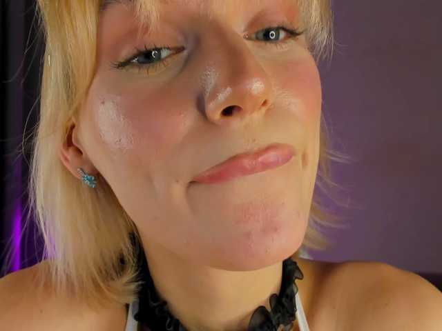 IceStrawberry live cam on BongaCams