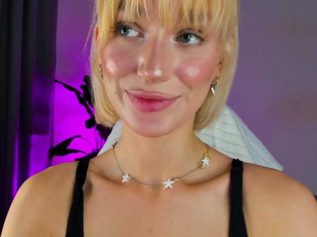 IceStrawberry live cam on BongaCams