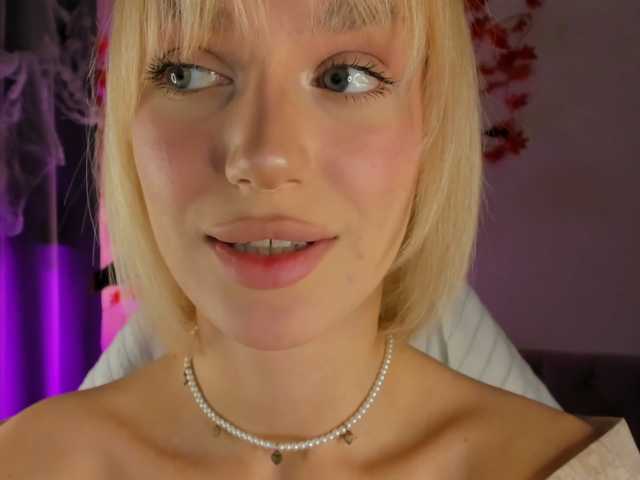 IceStrawberry live cam on BongaCams