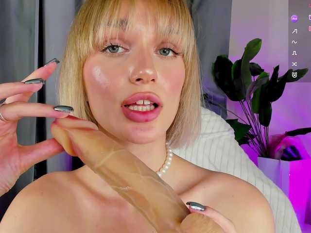 IceStrawberry live cam on BongaCams