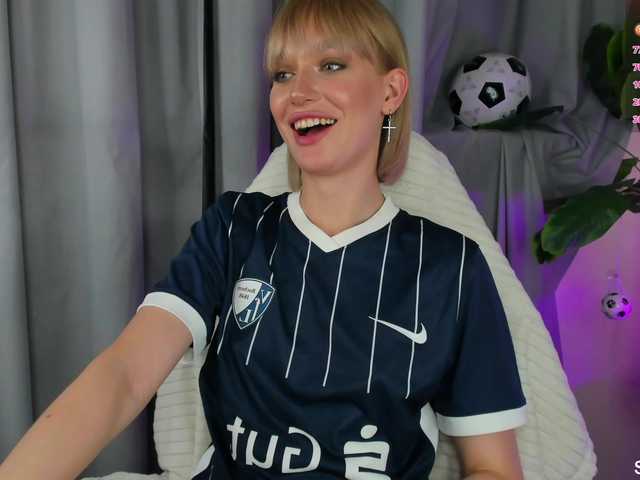 IceStrawberry live cam on BongaCams