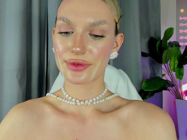 IceStrawberry live cam on BongaCams