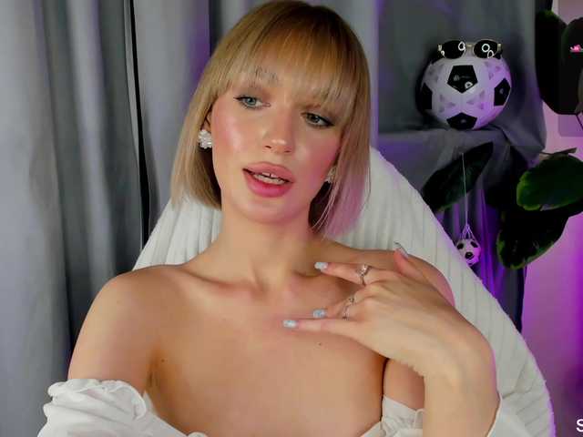 IceStrawberry live cam on BongaCams