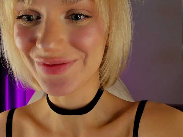 IceStrawberry live cam on BongaCams