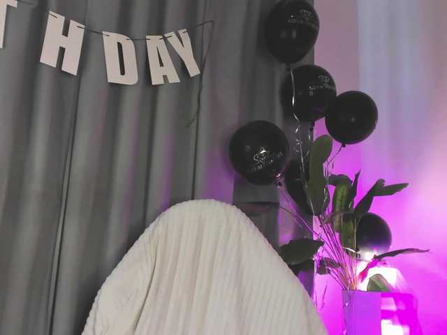 IceStrawberry live cam on BongaCams