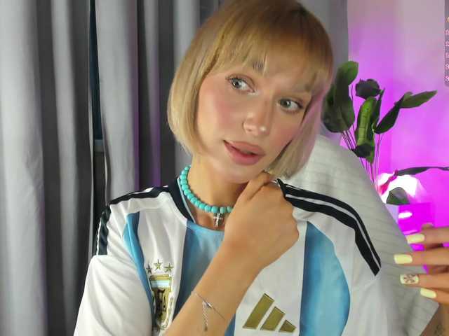 IceStrawberry live cam on BongaCams