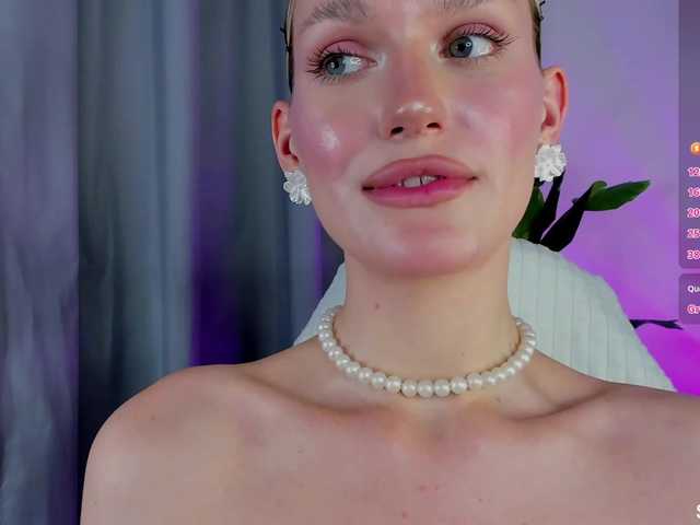 IceStrawberry live cam on BongaCams