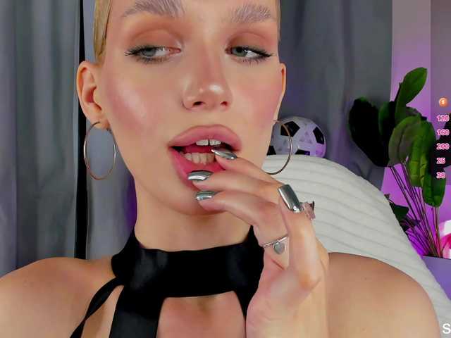 IceStrawberry live cam on BongaCams