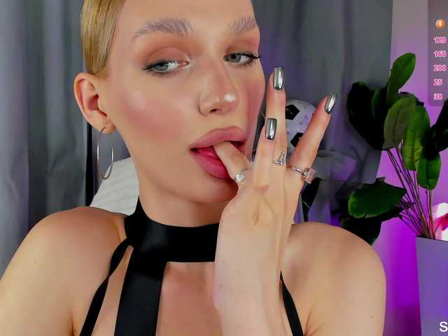 IceStrawberry live cam on BongaCams