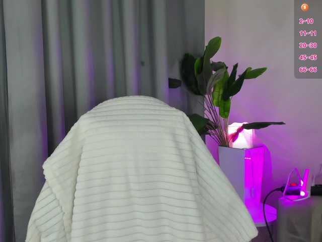 IceStrawberry live cam on BongaCams