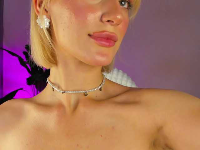 IceStrawberry live cam on BongaCams