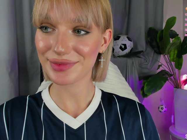 IceStrawberry live cam on BongaCams