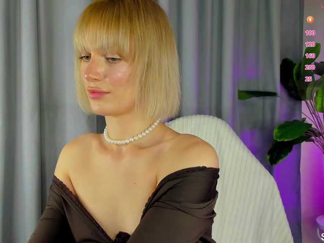 IceStrawberry live cam on BongaCams