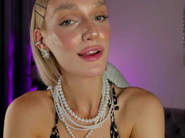 IceStrawberry live cam on BongaCams