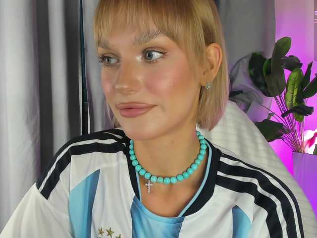 IceStrawberry live cam on BongaCams