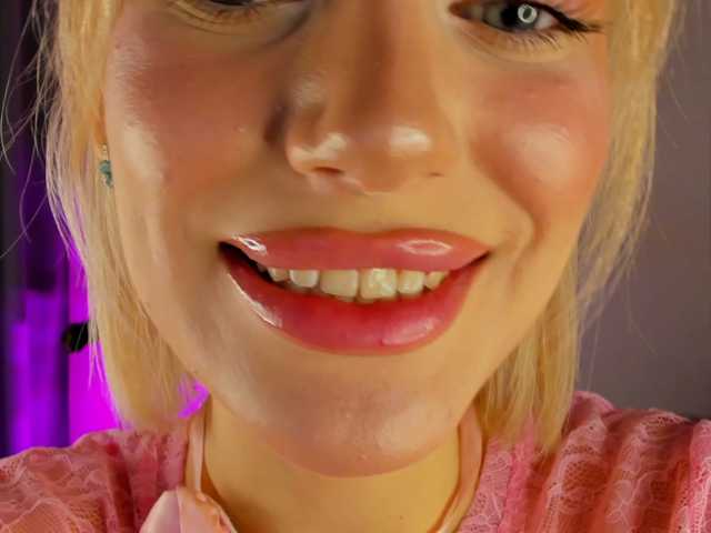 IceStrawberry live cam on BongaCams