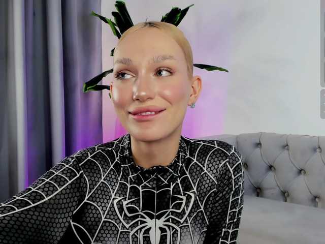 IceStrawberry live cam on BongaCams