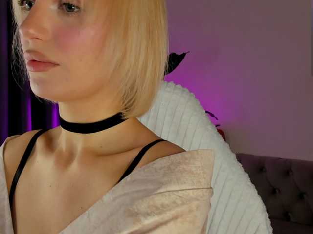 IceStrawberry live cam on BongaCams