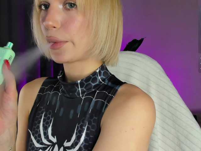 IceStrawberry live cam on BongaCams
