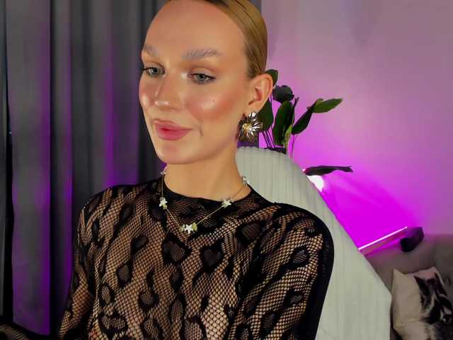 IceStrawberry live cam on BongaCams
