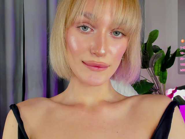 IceStrawberry live cam on BongaCams